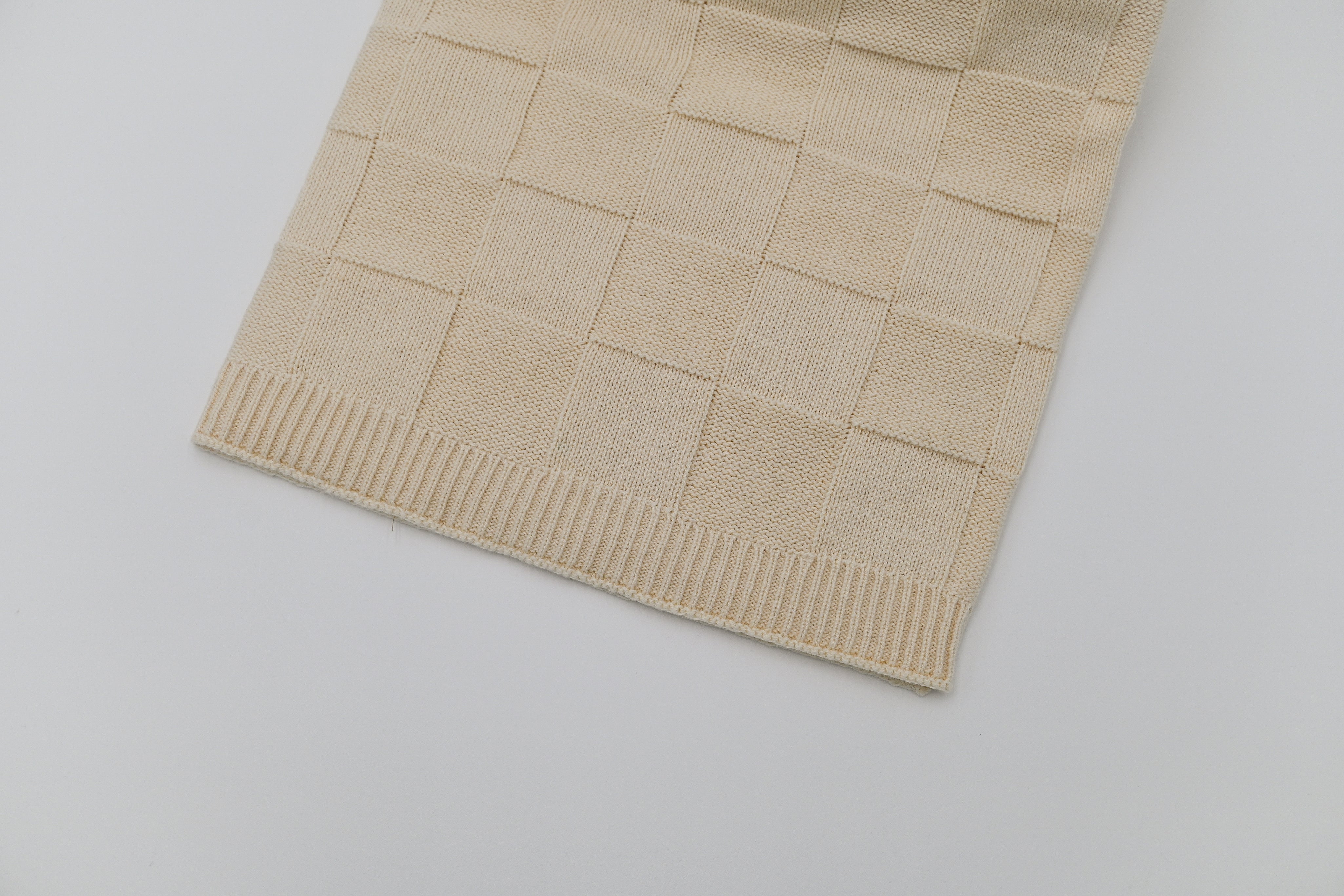 Knit Checkered Blanket [2 Colors]
